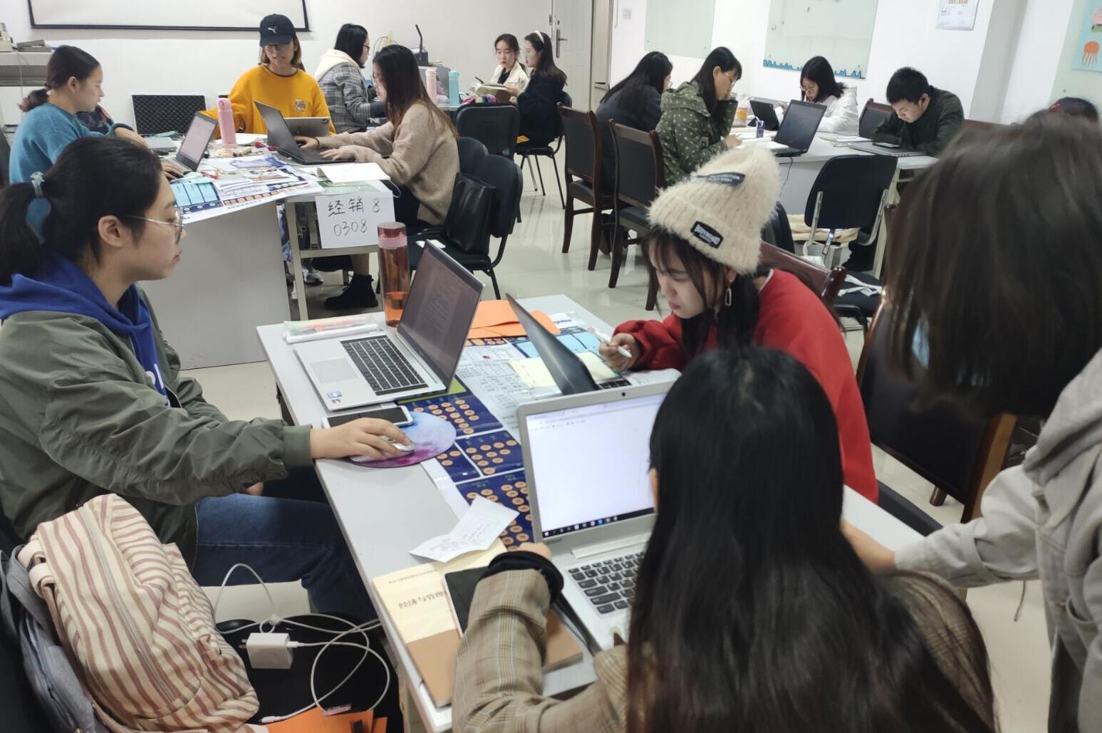 多功能实验室.jpg